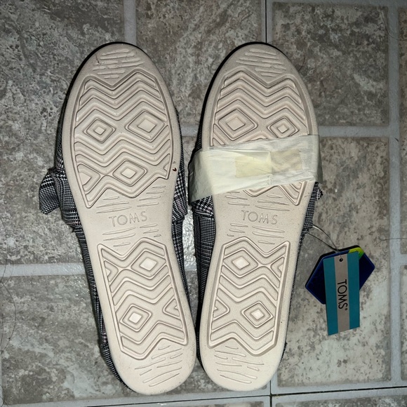 Women's Toms Flats - Picture 3 of 3